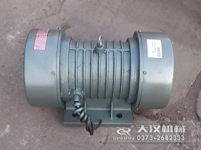 VB振動(dòng)電機(jī)的選型要根據(jù)所匹配產(chǎn)品需要的激振大小，進(jìn)行選擇。