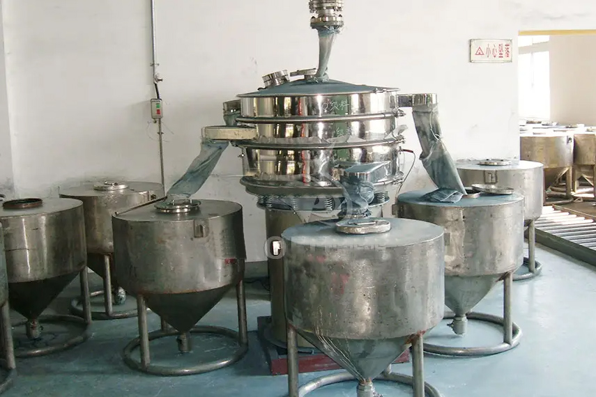 振蕩篩主要特點：換網容易，全封閉模式粉末不飛揚，可連續(xù)作業(yè)