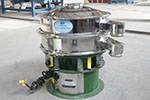 600型三次元振動篩，產量可達500kg/h。