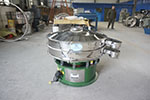 1000型三次元振動篩，產量可達1100kg/h。